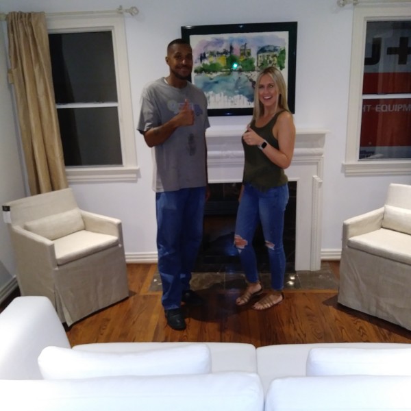 A happy customer and a professional mover giving a thumbs up after a successful residential move in Fort Worth.